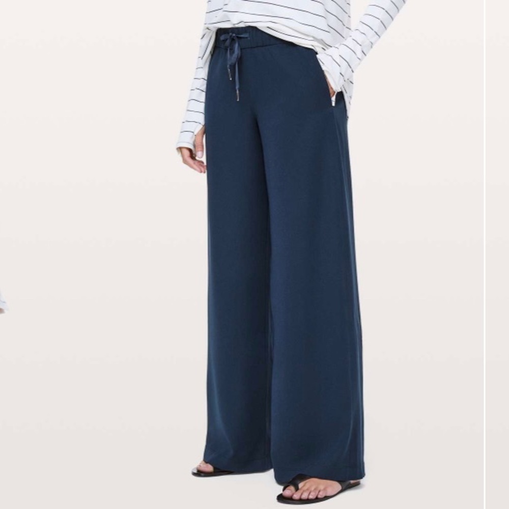 Lululemon | wide leg on the fly pant